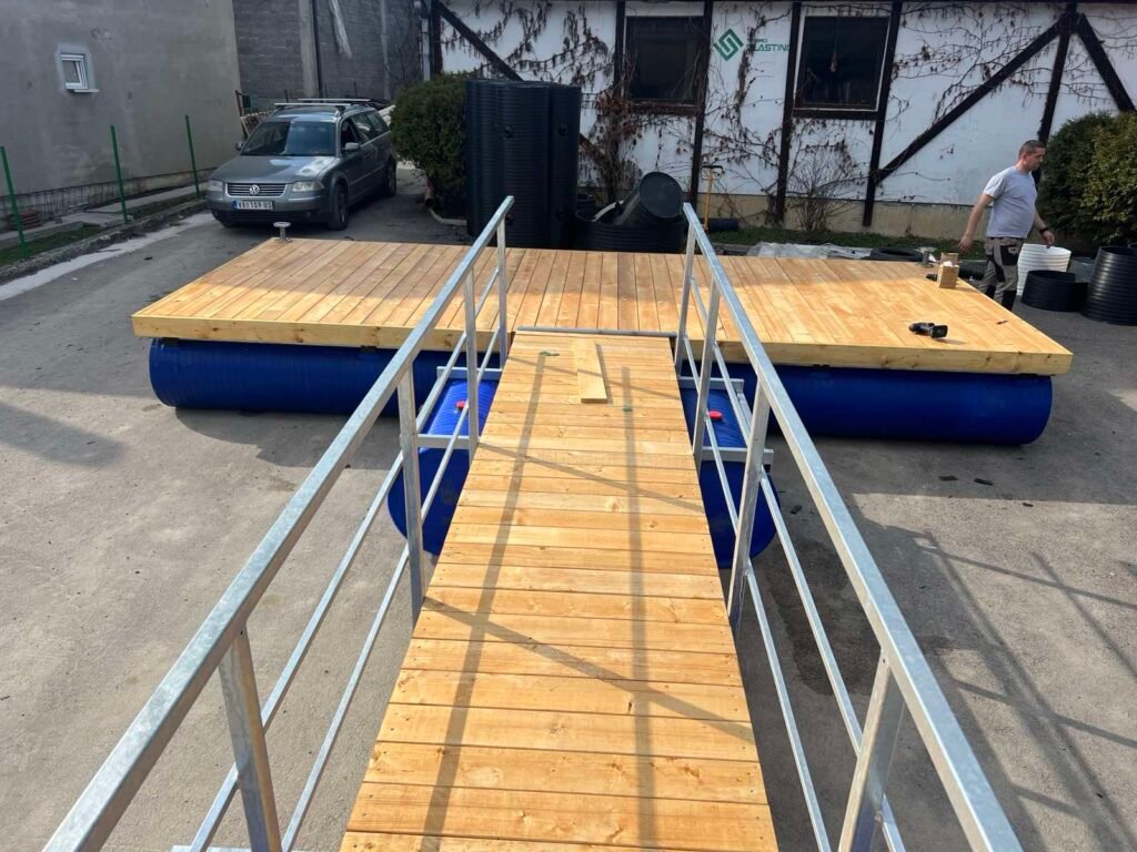 Plastični pontoni za plutajuću platformu